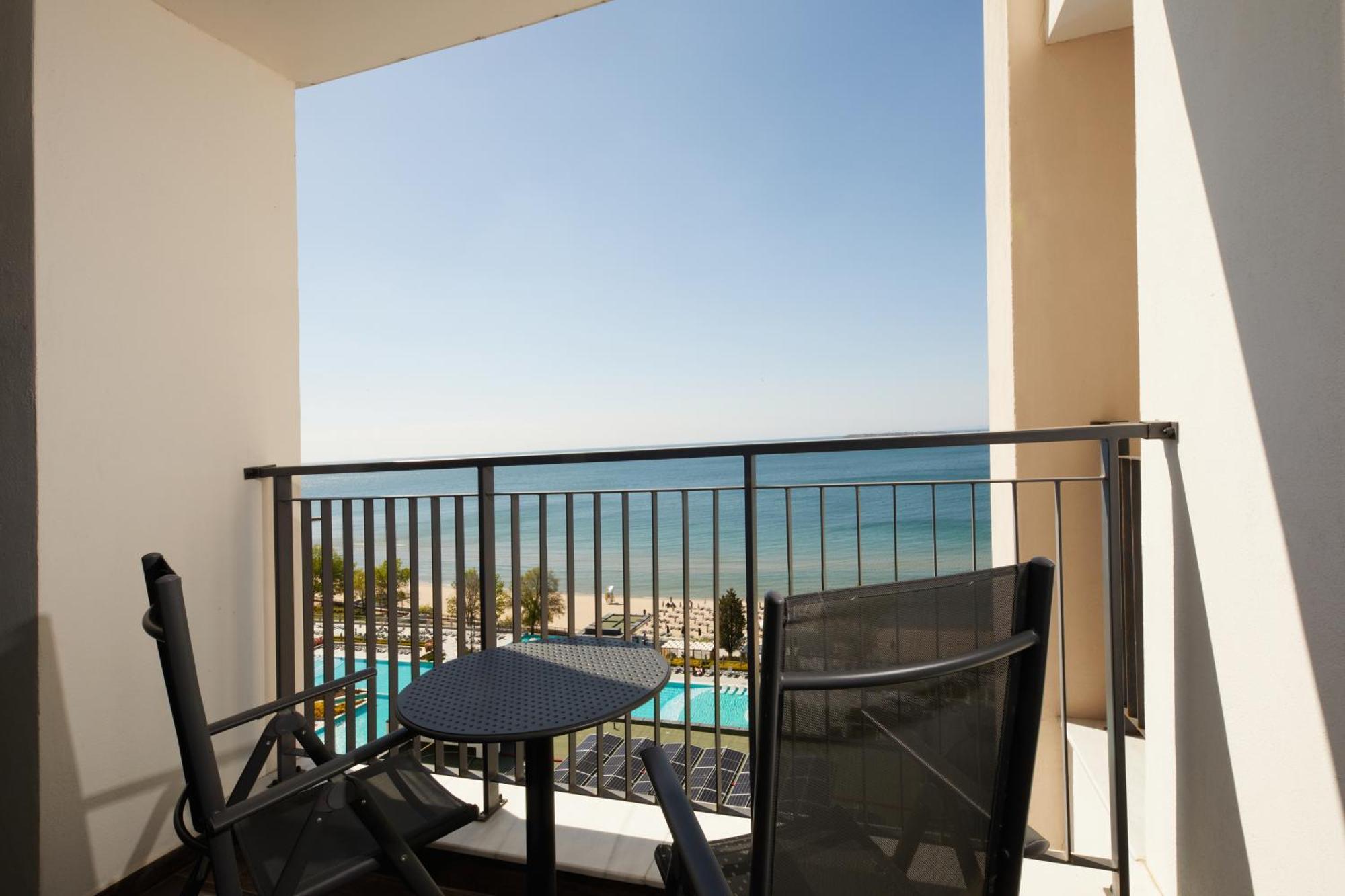 Secrets Sunny Beach Resort & Spa (Adults Only) 객실 사진 A balcony