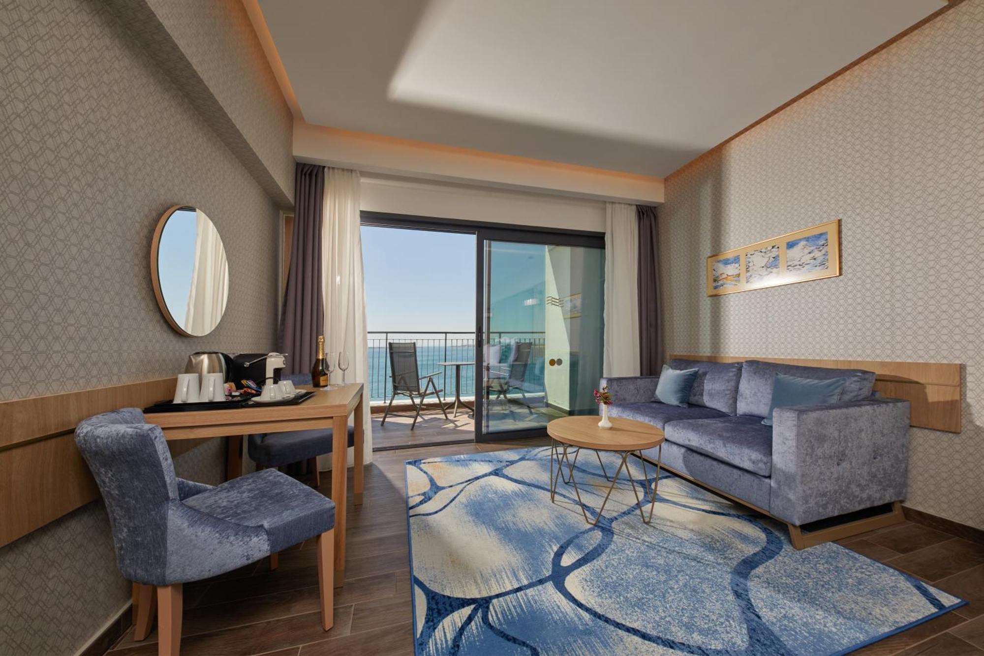 Secrets Sunny Beach Resort & Spa (Adults Only) 객실 사진 Deluxe Room