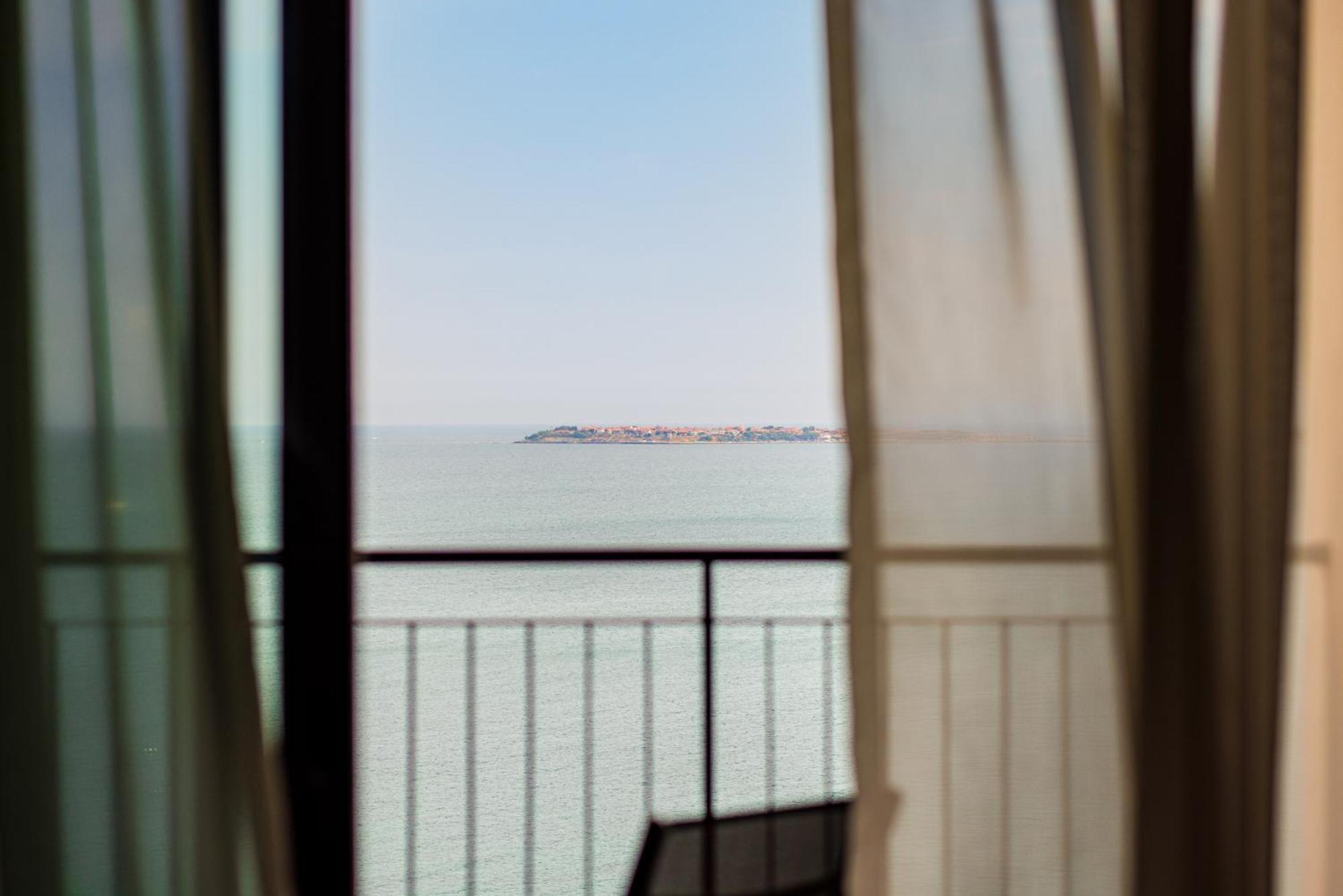 Secrets Sunny Beach Resort & Spa (Adults Only) 외부 사진 View of the Gulf of Naples from the hotel