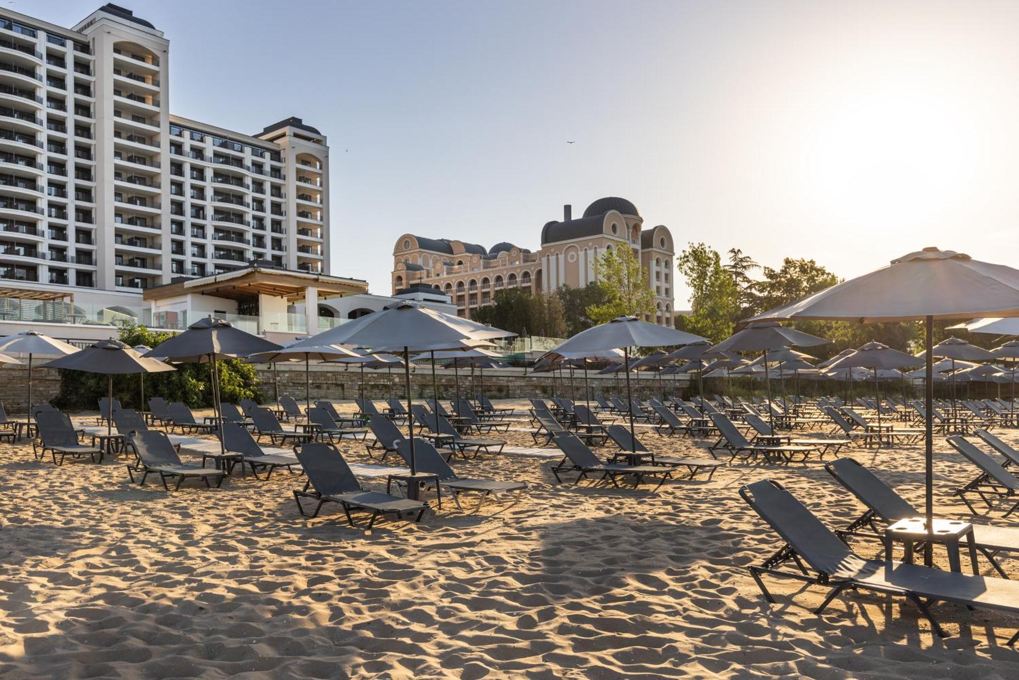 Secrets Sunny Beach Resort & Spa (Adults Only) 외부 사진 Beach at the Grand Resort
